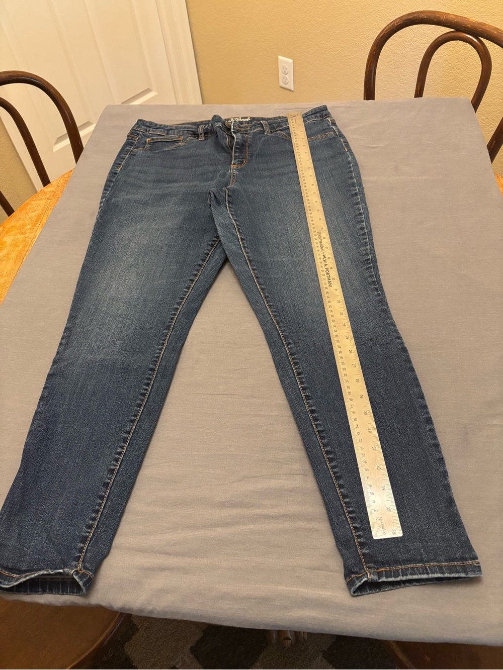 Universal Thread Women’s Dark Blue Slim Jeans/Jeggings